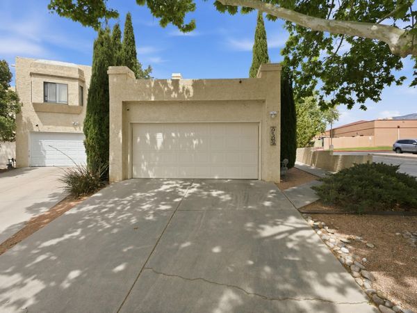 10021 Lagrima De Oro Road NE, Albuquerque, NM 87111