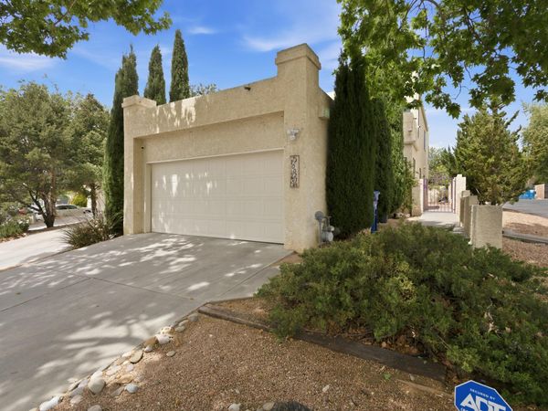 10021 Lagrima De Oro Road NE, Albuquerque, NM 87111