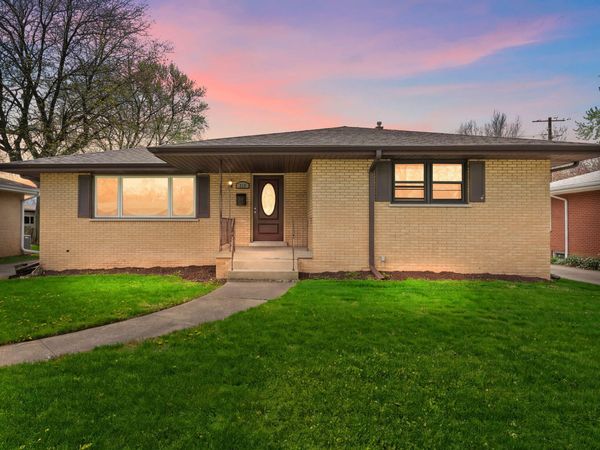 218 Lawndale Drive, Munster, IN 46321