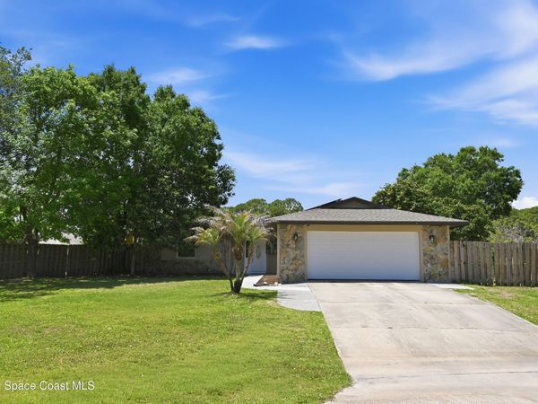 590 Auf Court NW, Palm Bay, FL 32907