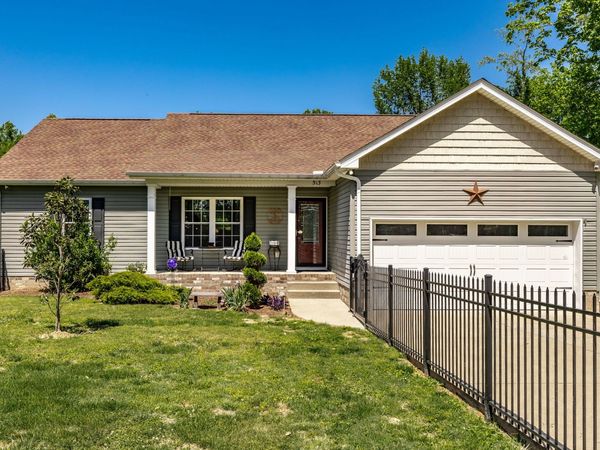 513 College St , Portland, TN 37148