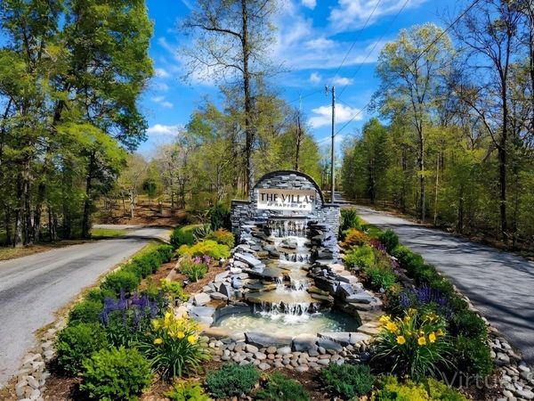 1024 Paradise Dr , Murray, KY 42071