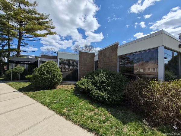 121 W Oak Street, Amityville, NY 11701