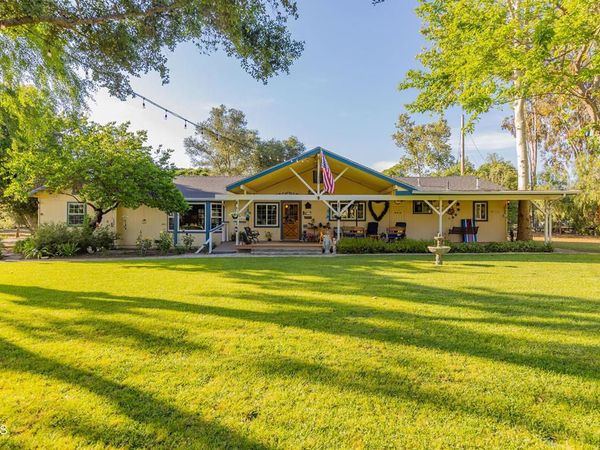 560 Riverside Road, Oak View, CA 93022
