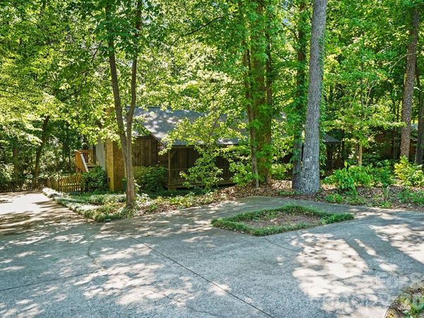 5921 Senconee Road , Matthews, NC 28104