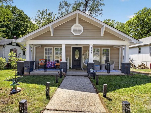225 E End Avenue , Statesville, NC 28677