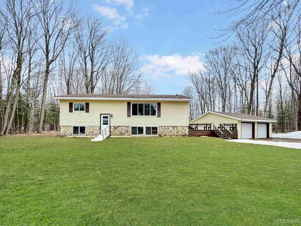 8672 M.5 Road, Escanaba Twp, MI 49837