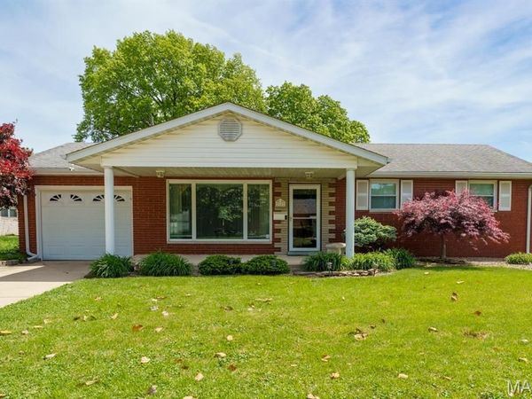 18 Cambridge Drive , Granite City, IL 62040