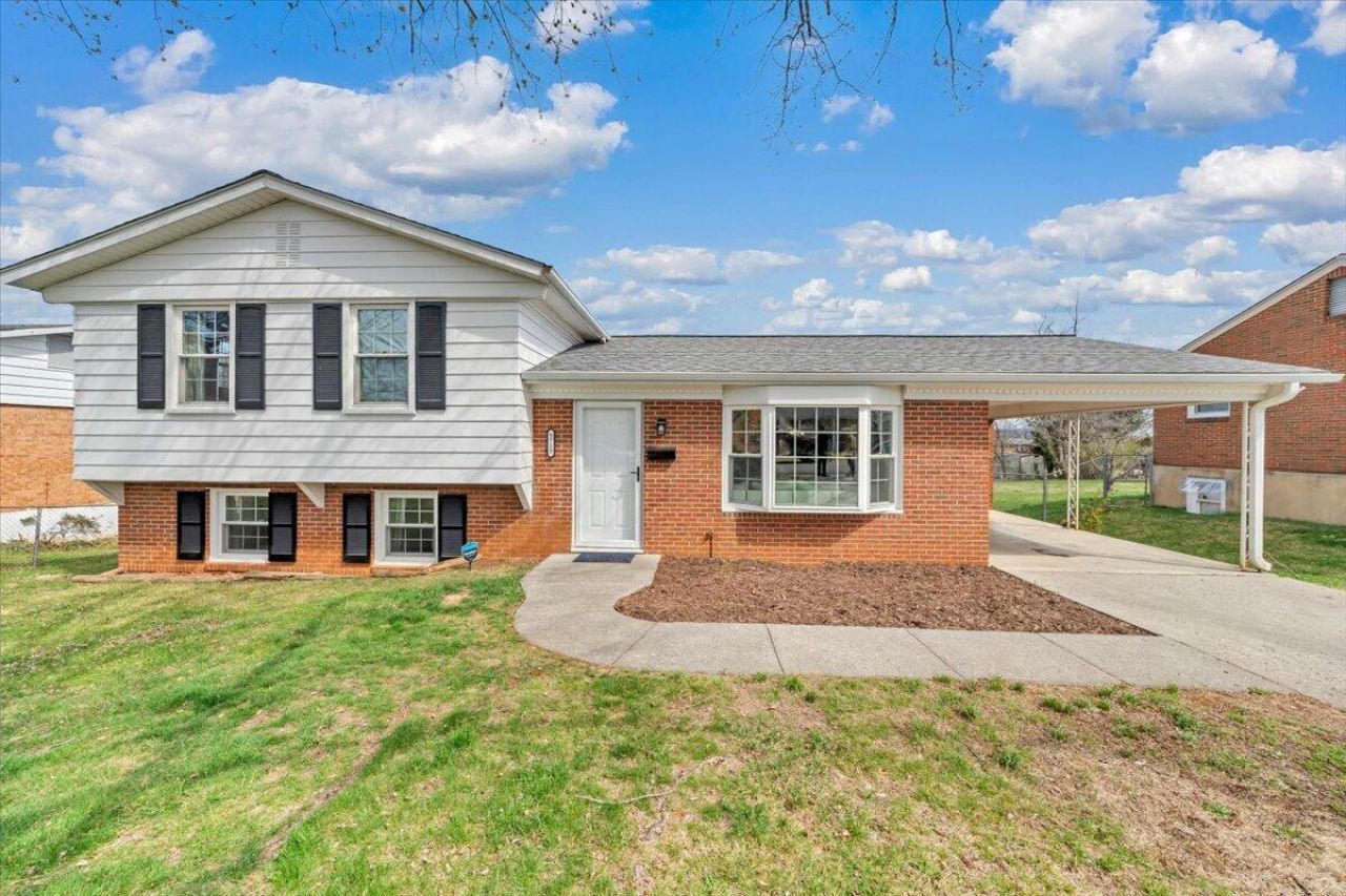5715 Santa Anita Ter, Roanoke, VA 24012 Main Photo