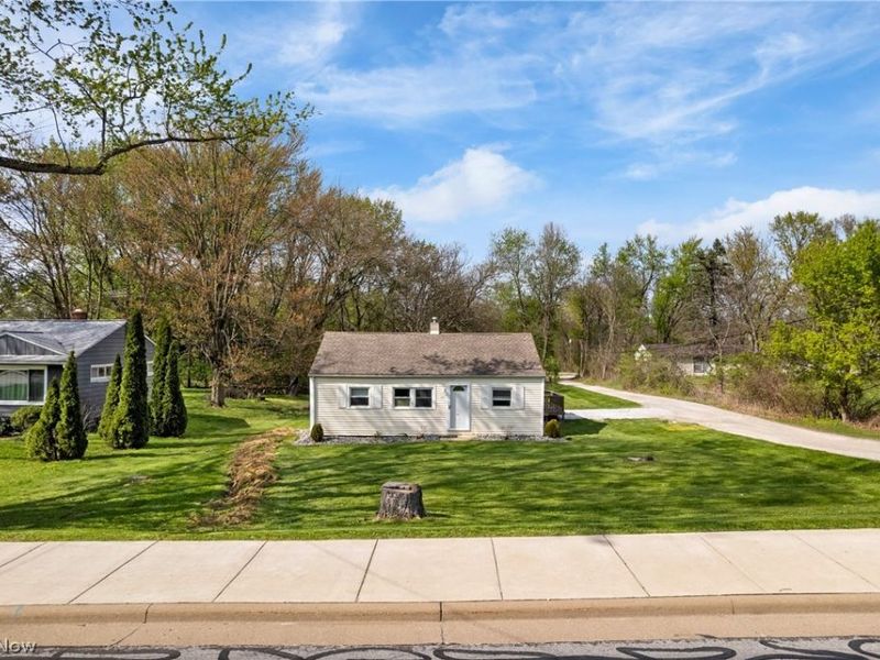 625 Moore Road, Akron, OH 44319 Photo 2