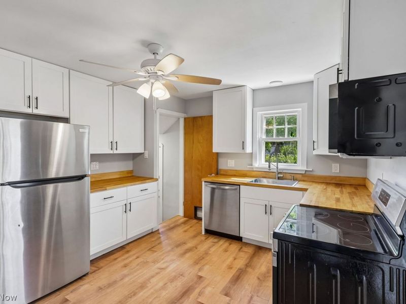 4164 W 160th Street , Cleveland, OH 44135 Photo 10