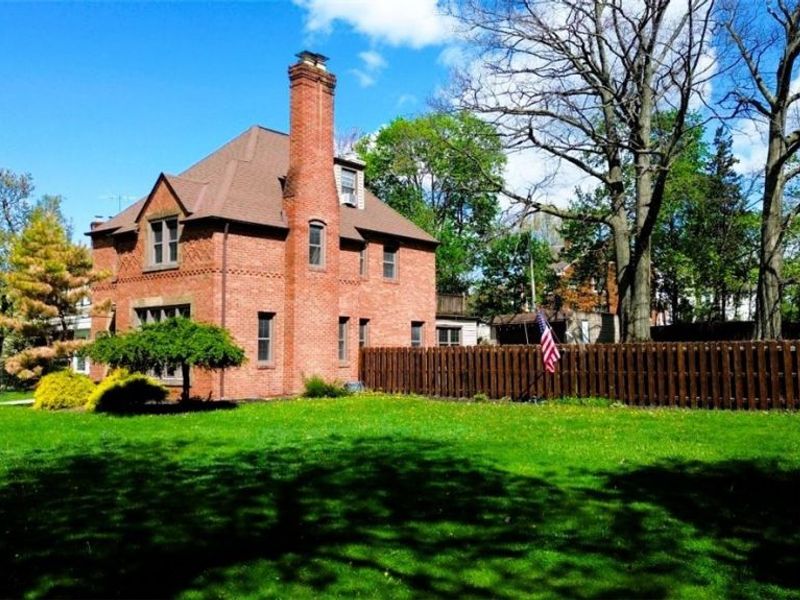 18231 Sherrington Road , Shaker Heights, OH 44122 Photo 4