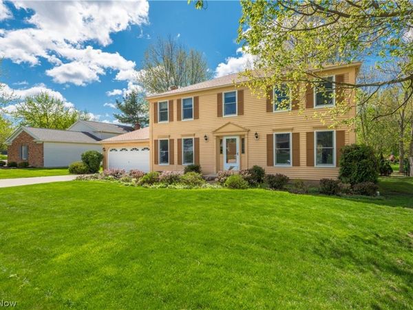 16225 Lake Forest Drive , Strongsville, OH 44136