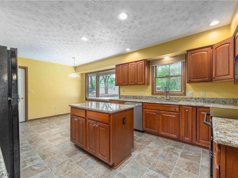 16225 Lake Forest Drive , Strongsville, OH 44136 Photo 14