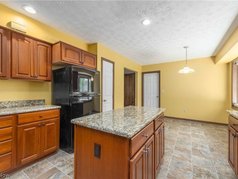 16225 Lake Forest Drive , Strongsville, OH 44136 Photo 15