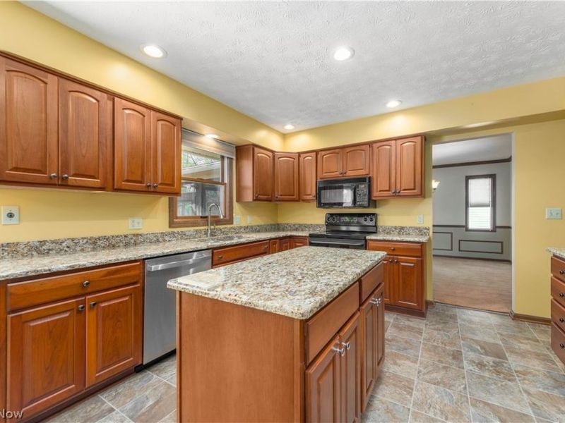 16225 Lake Forest Drive , Strongsville, OH 44136 Photo 16