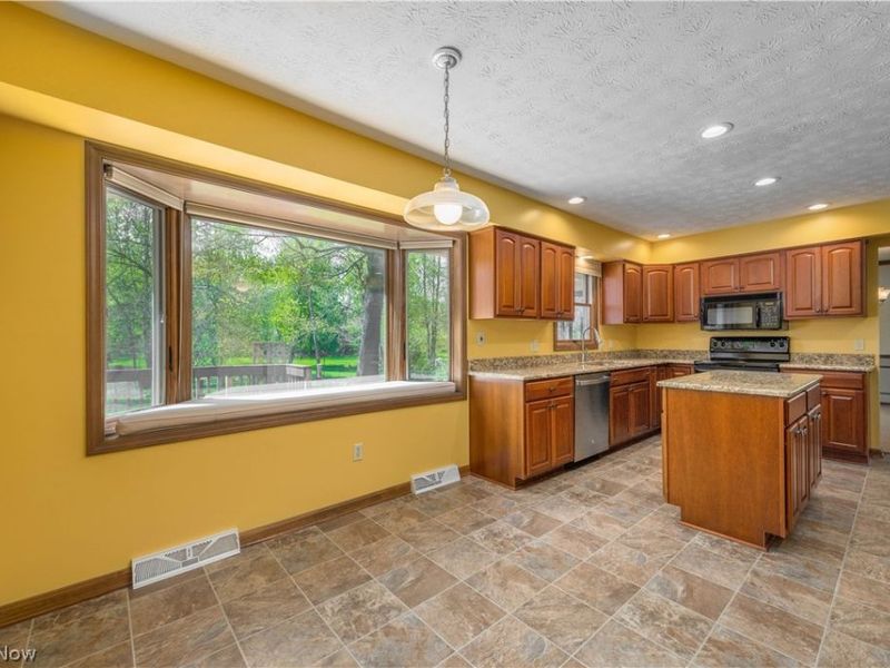 16225 Lake Forest Drive , Strongsville, OH 44136 Photo 18