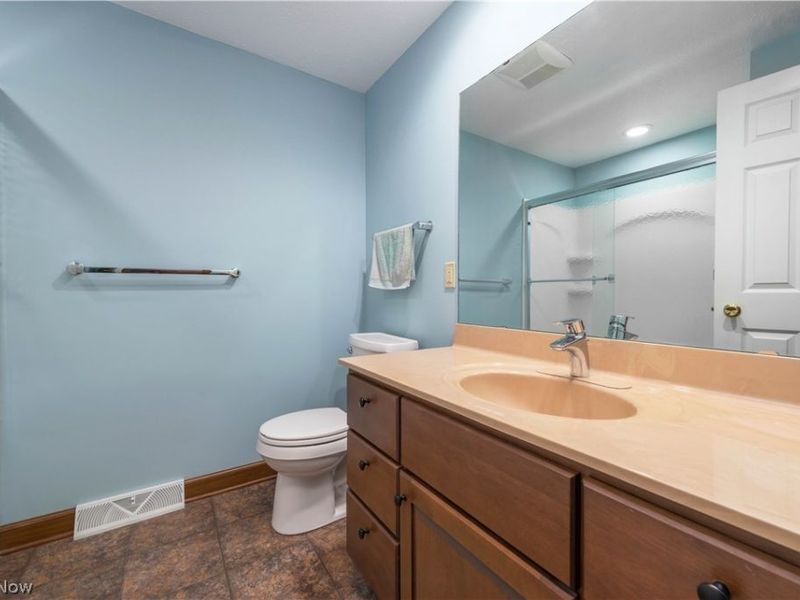 16225 Lake Forest Drive , Strongsville, OH 44136 Photo 34