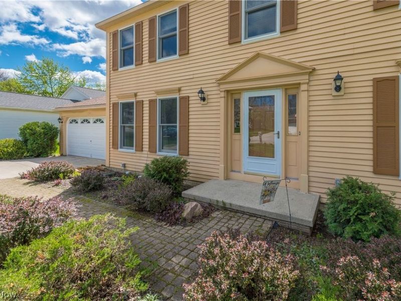 16225 Lake Forest Drive , Strongsville, OH 44136 Photo 4