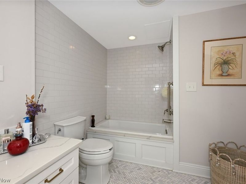 275 N Portage Path, Unit 3B, Akron, OH 44303 Photo 12