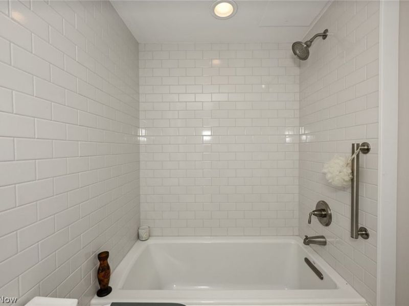 275 N Portage Path, Unit 3B, Akron, OH 44303 Photo 13