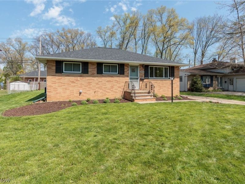 24456 Noreen Drive , North Olmsted, OH 44070 Photo 2