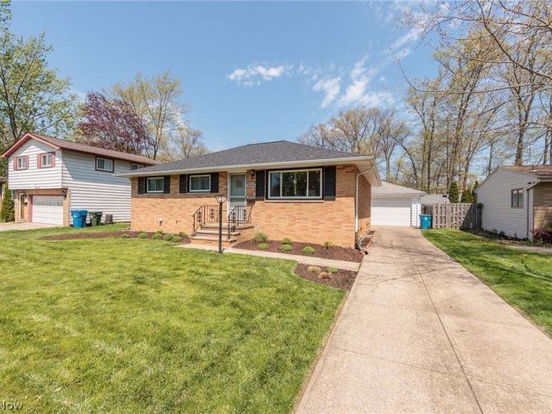 24456 Noreen Drive , North Olmsted, OH 44070 Photo 3