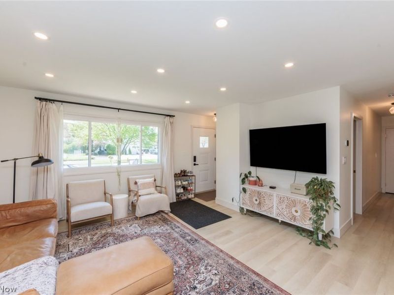 24456 Noreen Drive , North Olmsted, OH 44070 Photo 8