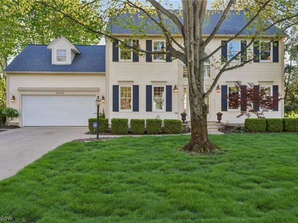 32245 Country Club Drive , Avon Lake, OH 44012