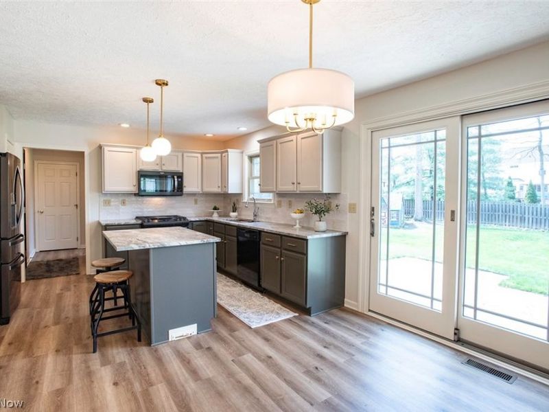 1089 Oak Street , Medina, OH 44256 Photo 8