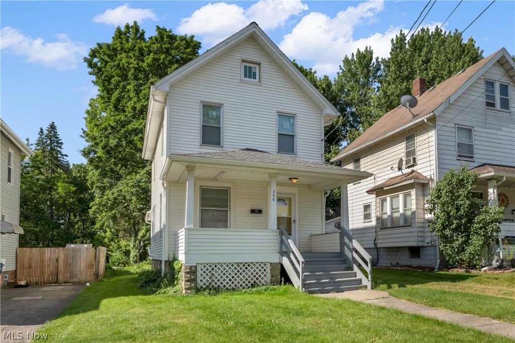 306 Maplewood Avenue, Struthers, OH 44471 Main Photo