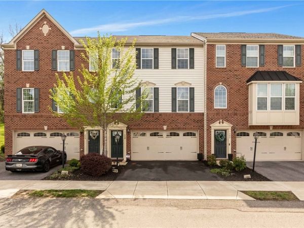 108 Noble Woods Dr, Coraopolis, PA 15108