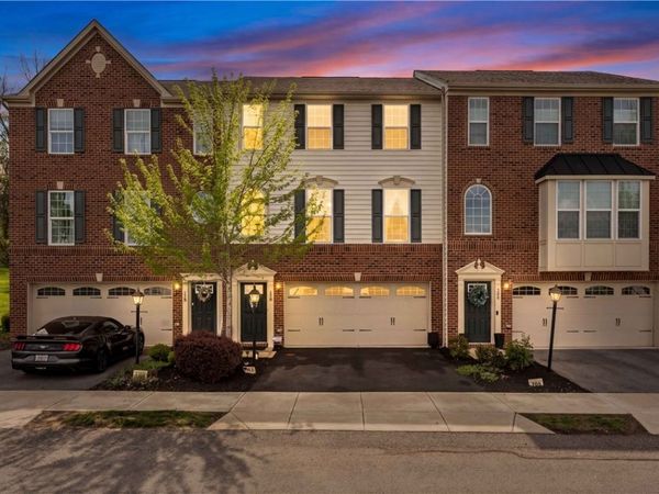 108 Noble Woods Dr, Coraopolis, PA 15108