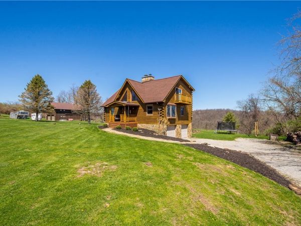 290 Washington Ave , Hickory, PA 15340