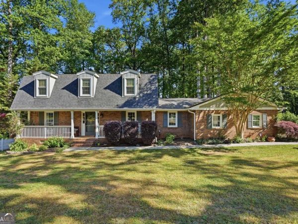 135 Beechwood Trail, Roswell, GA 30075