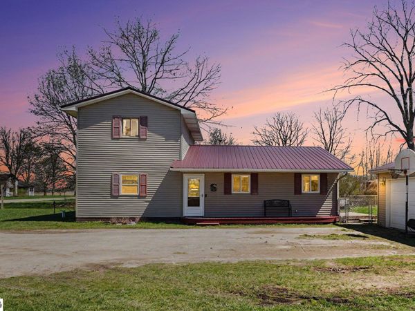 5206 Monroe Road E, Breckenridge, MI 48880