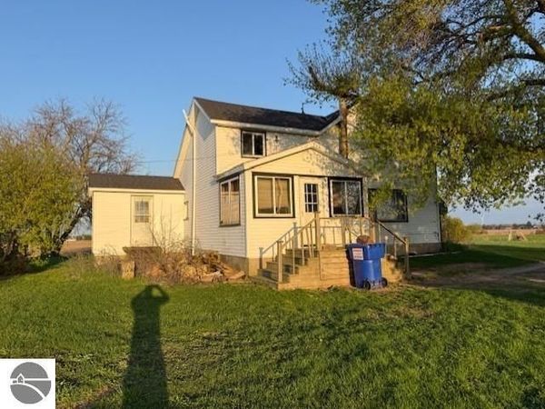 2425 Roggy Road E, Ithaca, MI 48847