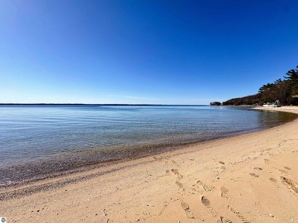 11648 Willow Point, Traverse City, MI 49686