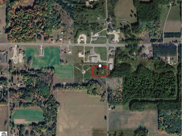 Crystal Road N, Vestaburg, MI 48891