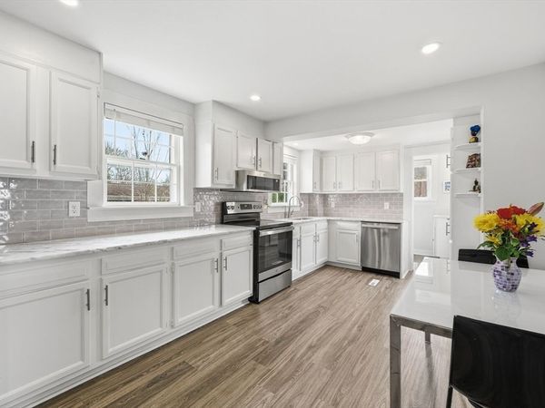 7 Cherry St, Southborough, MA 01745