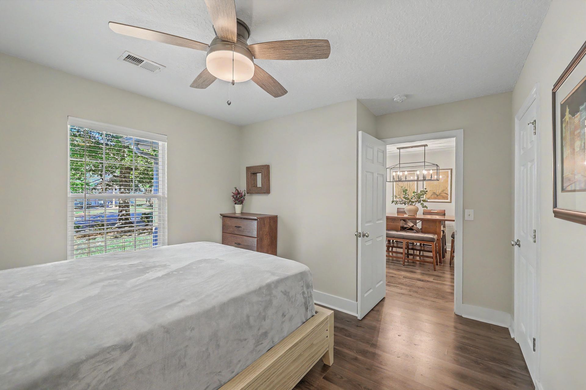 7868 Montview Road Photo 10