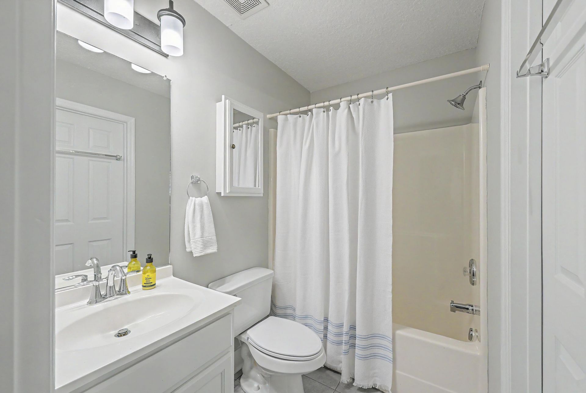 7868 Montview Road Photo 11