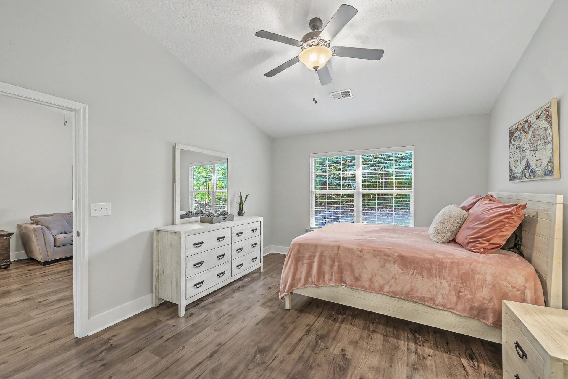 7868 Montview Road Photo 15