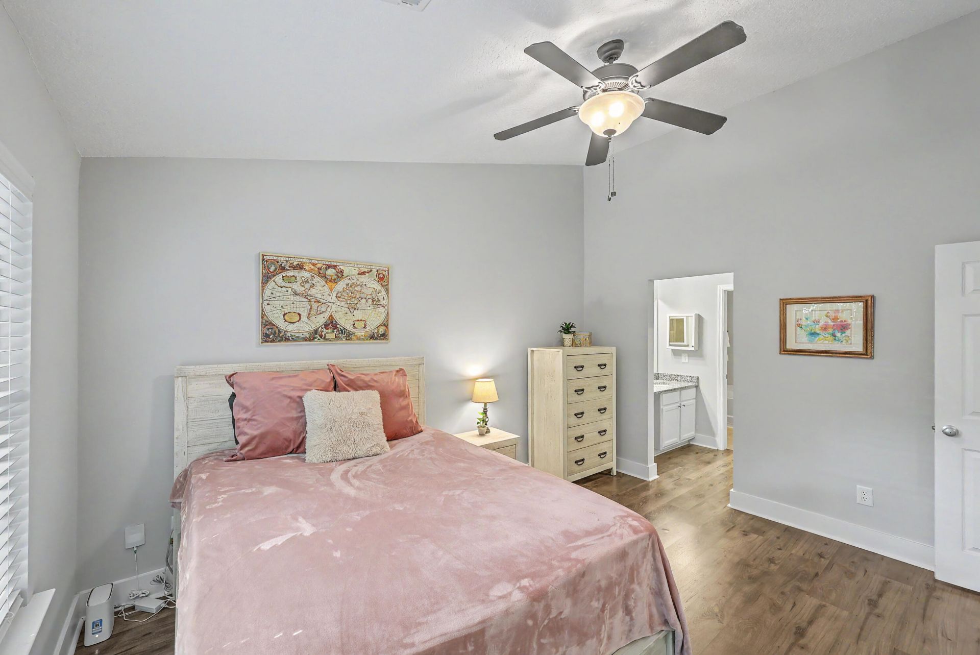 7868 Montview Road Photo 16