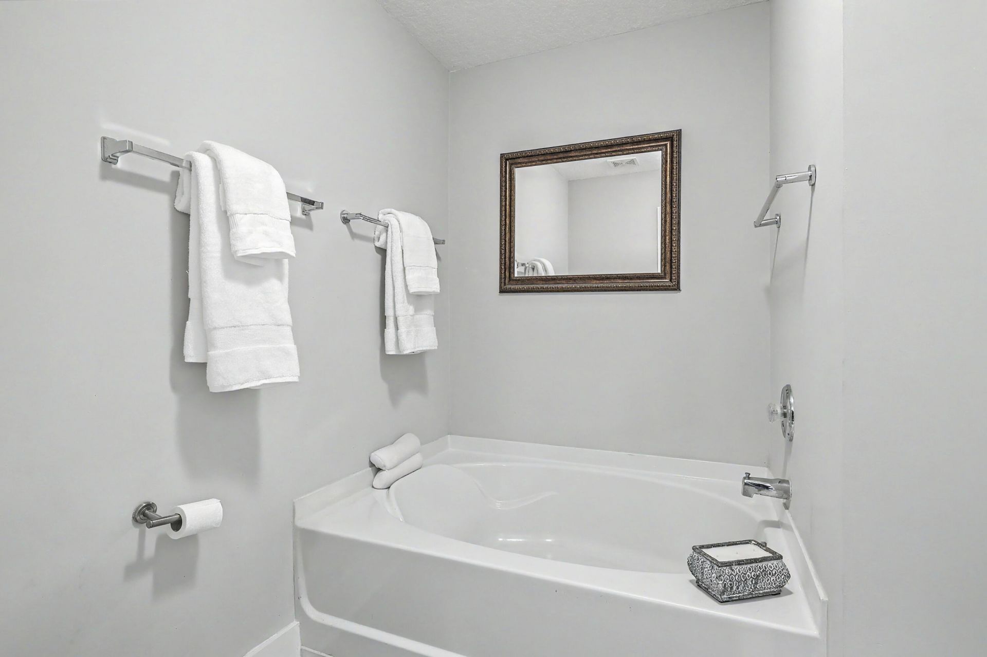 7868 Montview Road Photo 18