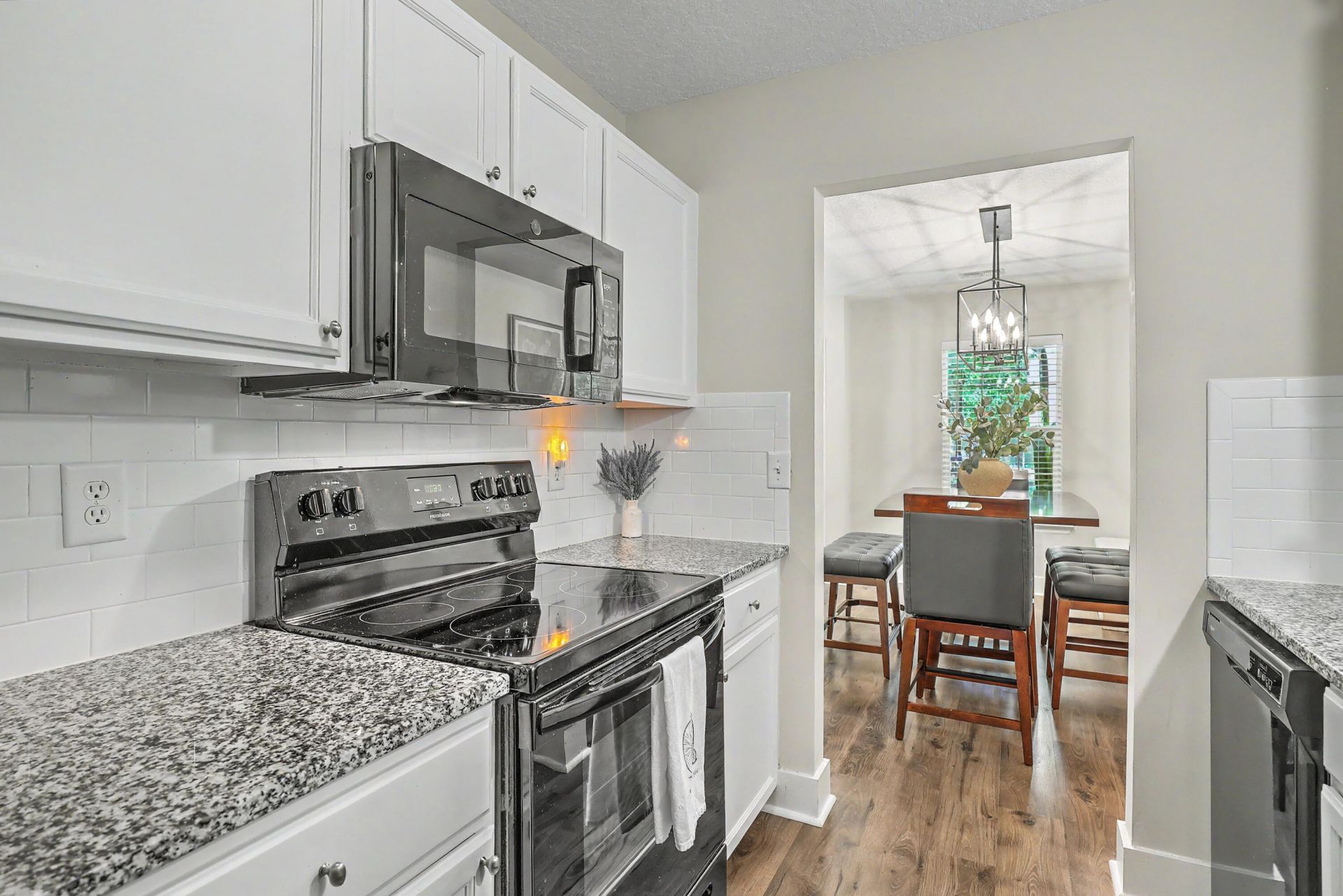 7868 Montview Road Photo 21