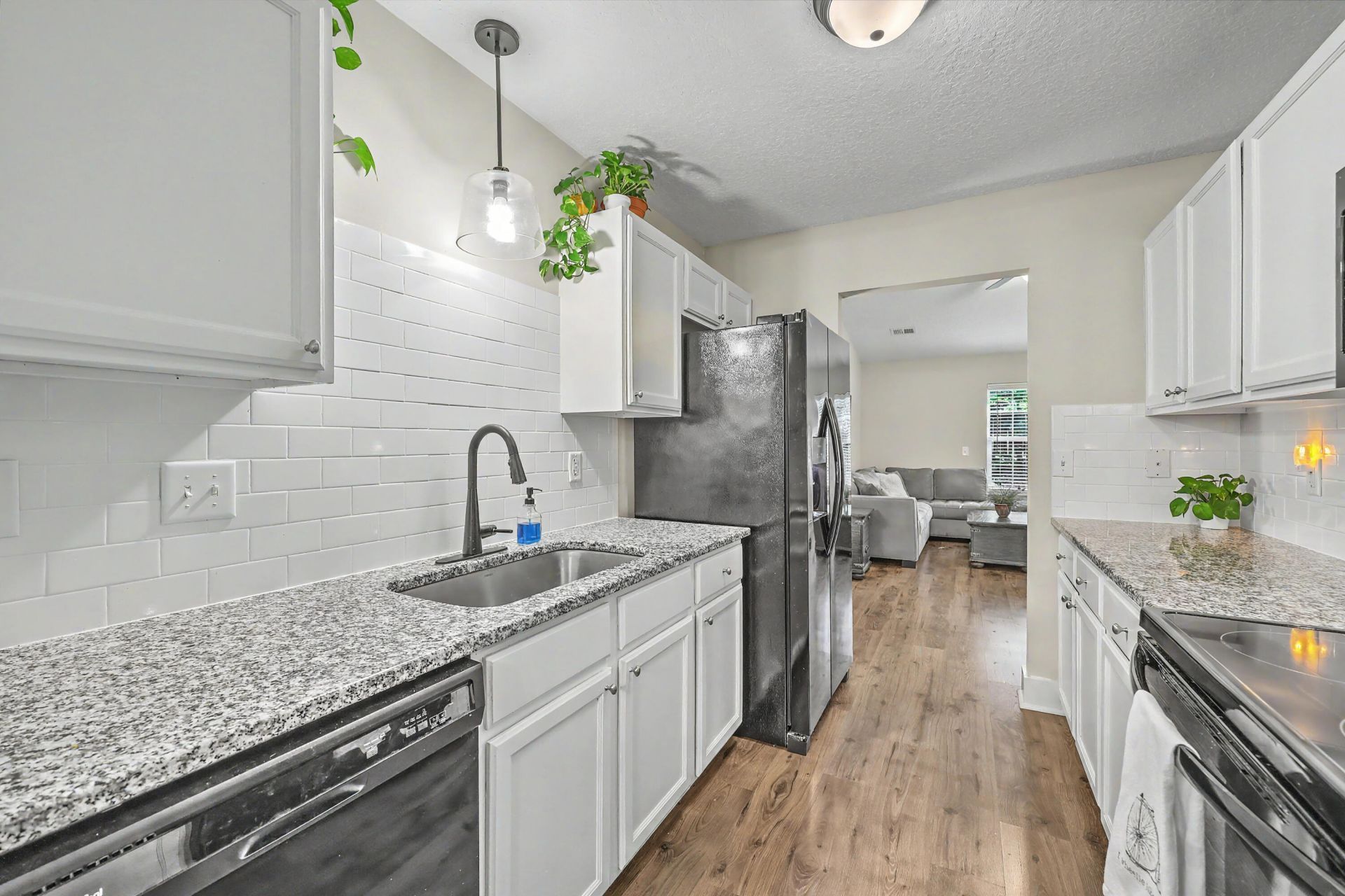 7868 Montview Road Photo 22