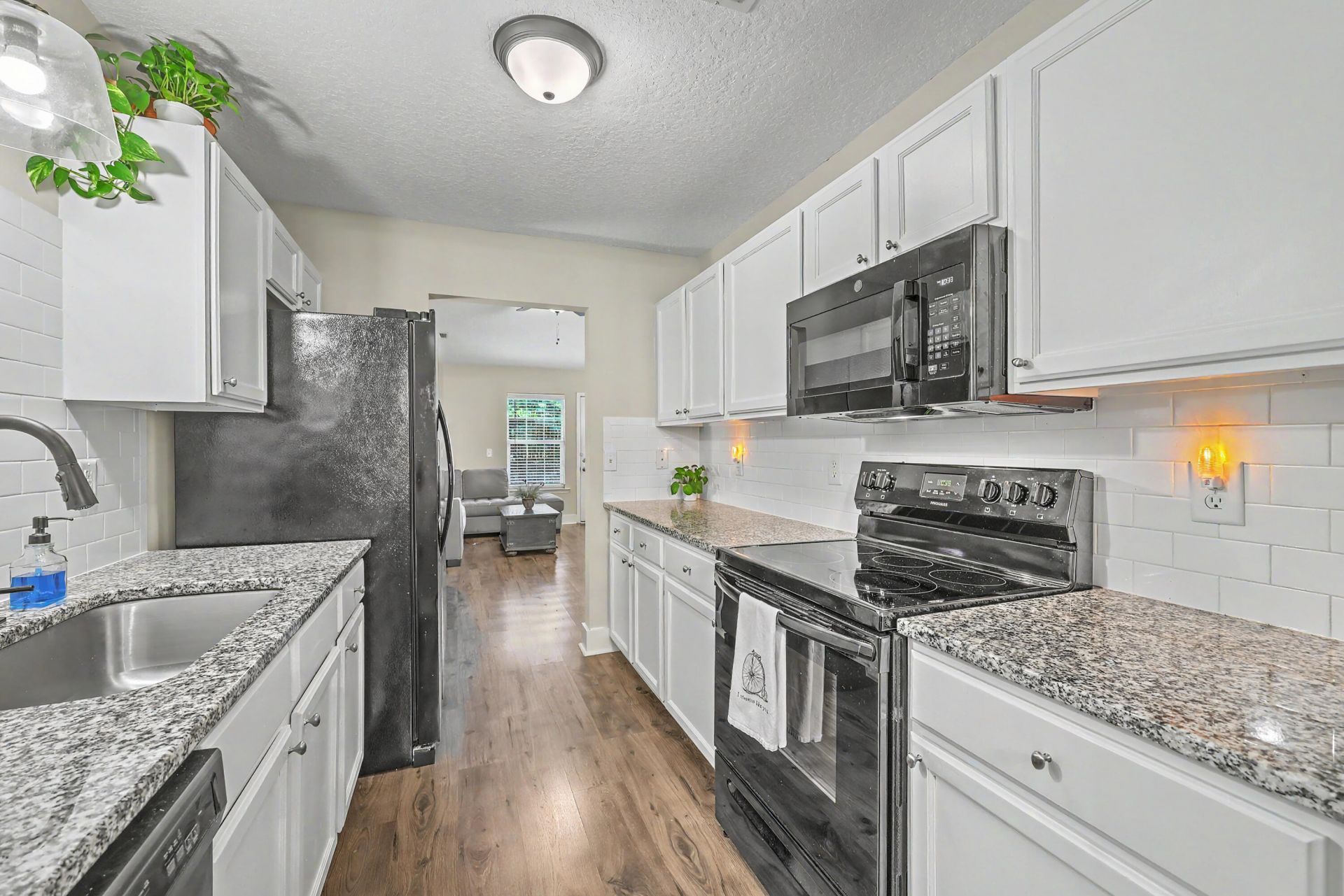 7868 Montview Road Photo 23