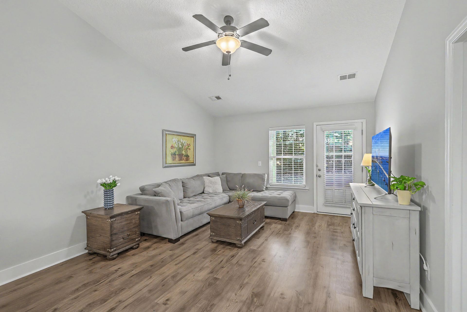 7868 Montview Road Photo 25