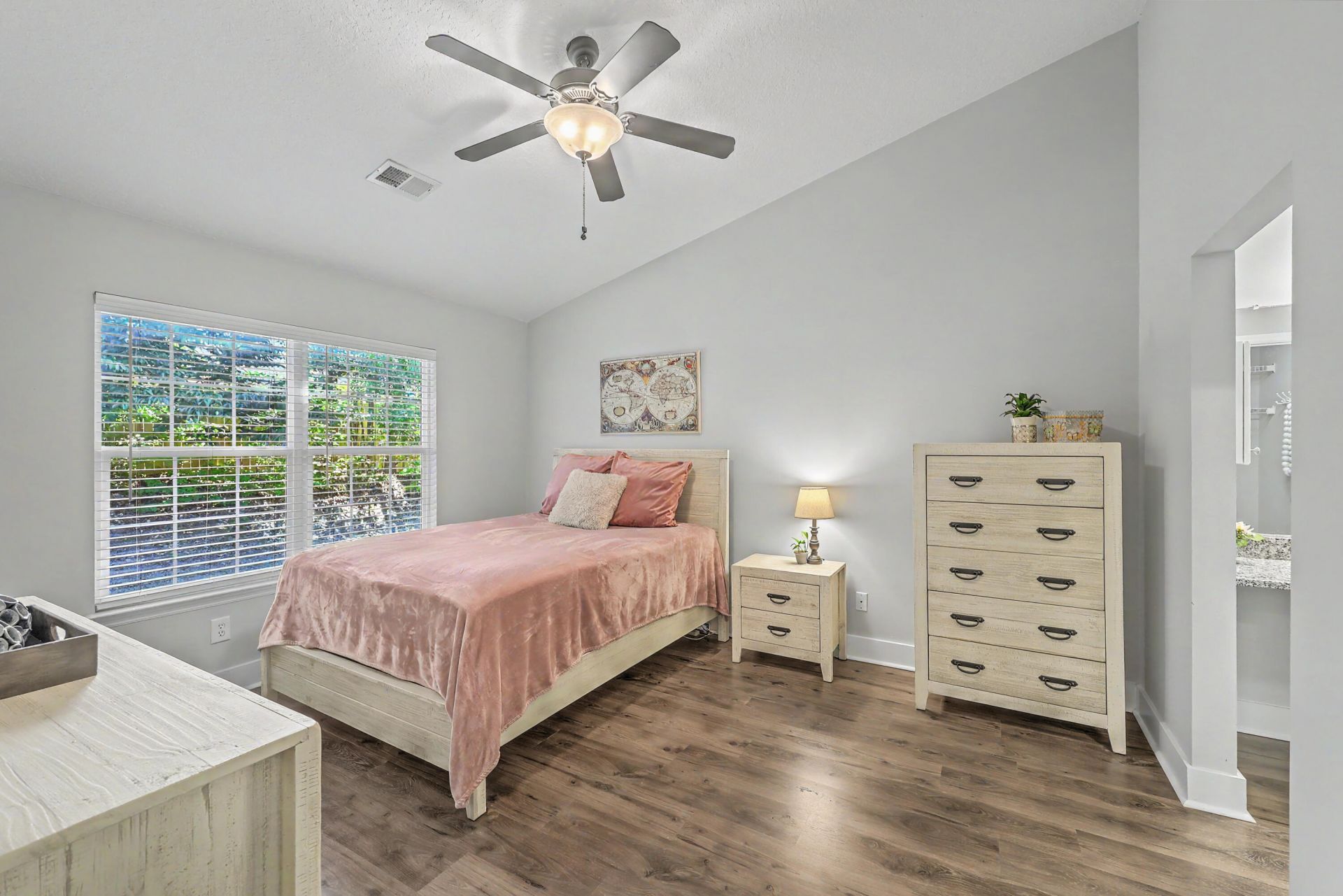 7868 Montview Road Photo 5